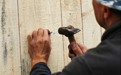Photo of a fence contractor during a new fence installation.