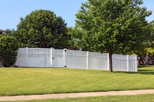 Wide Shot of Vinyl Fencing in Decatur IL