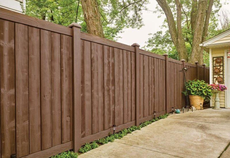 Ashland fencing from SimTek Fencing, manufactured fences designed to look like wood but have greater resistances