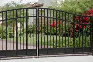 A beautiful fence is seen. Hohulin Fence is the best of the fence Installers Near You in Peoria IL.