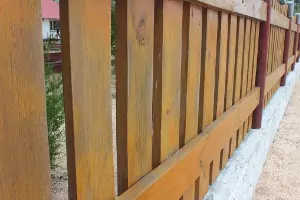 In addition to Rental Panels in Champaign IL, Hohulin Fence builds wooden residential fences